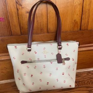 Coach tote, white floral.